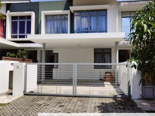 Summerglades, Perdana Lakeview West