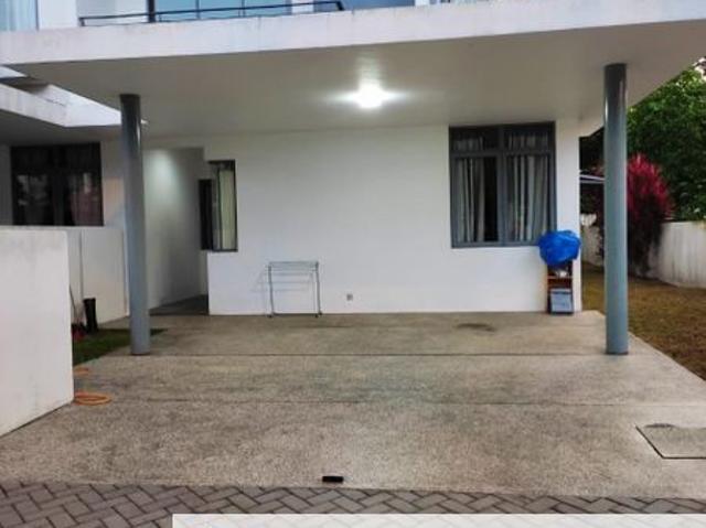 Summerglades, Perdana Lakeview West