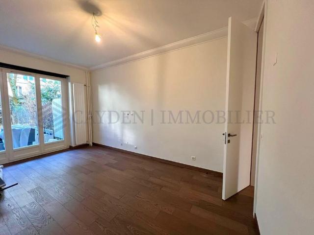 Sumptuous 4 room renovated with terrace and garden in the city center