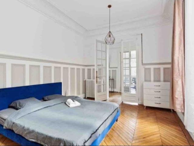 Sumptuous Haussmann style flat in the heart of Paris