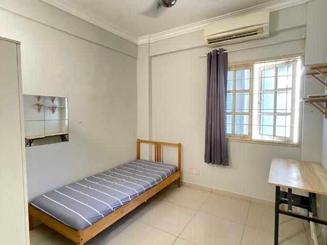 Sunway Court PJS 7_Middle Room_5 mins to Pyramid & Taylor