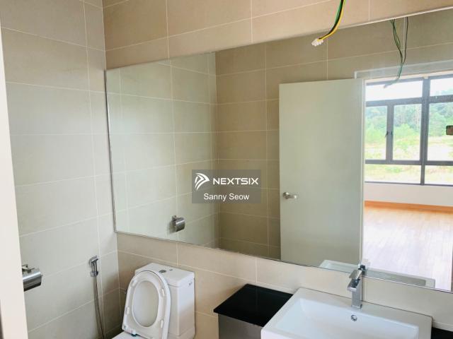 Sunway college is nearby walking distance, with a privacy space in the busy location. Ikea, Aeon, Toppen is all within 10min Local & many food delight is all surrounding by here