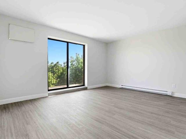 Sun Crest Tower Apartments 1 Bedroom Apartment for Rent at 666 Chippawa St, Windsor, ON N9C 4B9 Sandwich