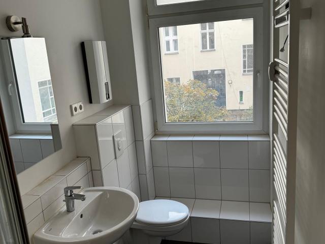 Sun drenched 1 room apartment, Berlin Amsterdam Apartments for Rent