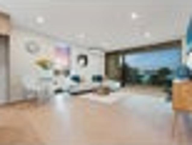 Sun Drenched Executive Living with Panoramic Views