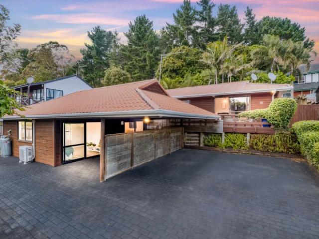 SUN DRENCHED FAMILY HOME WITH STUDY PRIVATE OUTLOOK