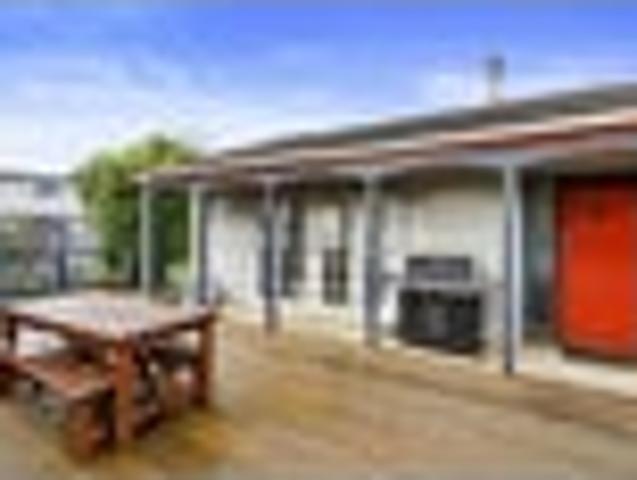 Sun Drenched Family Living in Totara Park