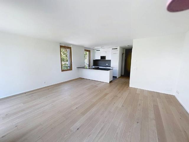 Sun drenched family villa with garden, an ideal living environment close to all amenities