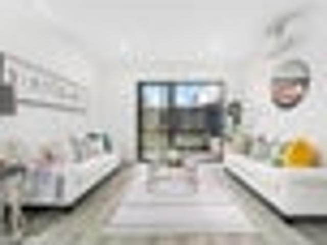 Sun drenched, Freehold AND In Zone