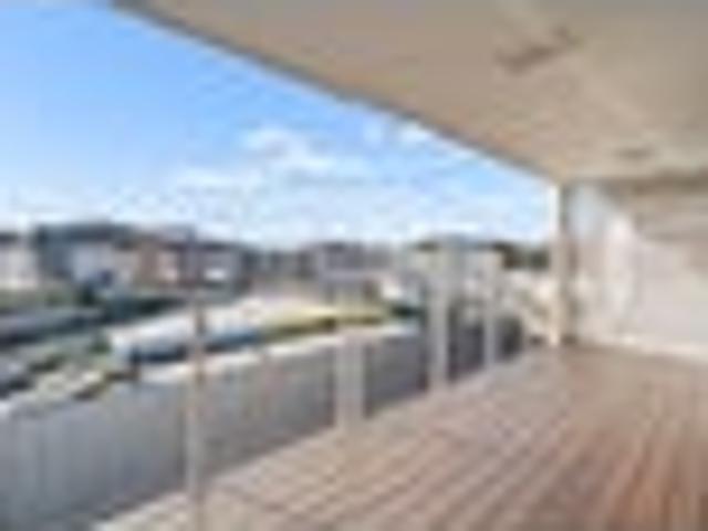 Sun Drenched Living in the Heart of Mt Eden