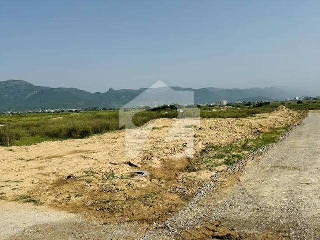 Sun facing levelled plot 50x90 for sale developed street