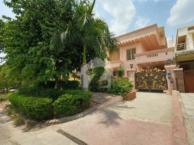 Sun facing triple storey house available for sale g 11/3 islamabad
