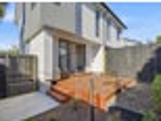 Sun Filled New Home with Two Ensuites