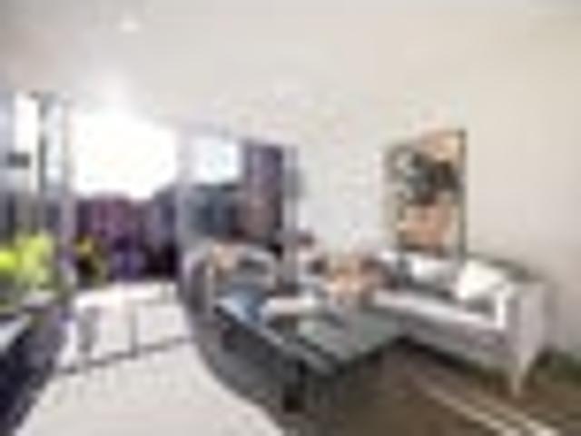 Sun filled Northcote Apartment + Car Park