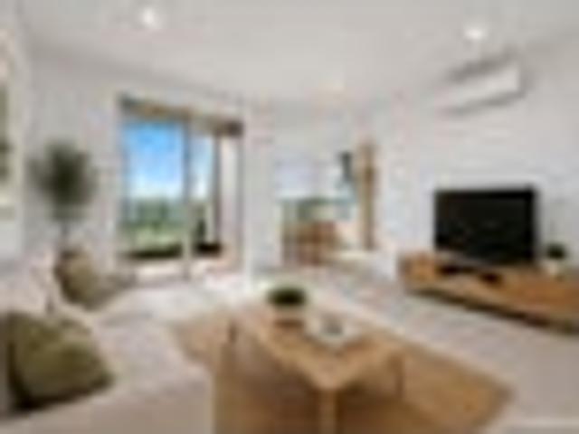 Sun Filled End Unit – Vendor Says Sell!
