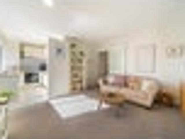 SUN SOAKED CITY FRINGE LIVING WITH SEA VIEWS
