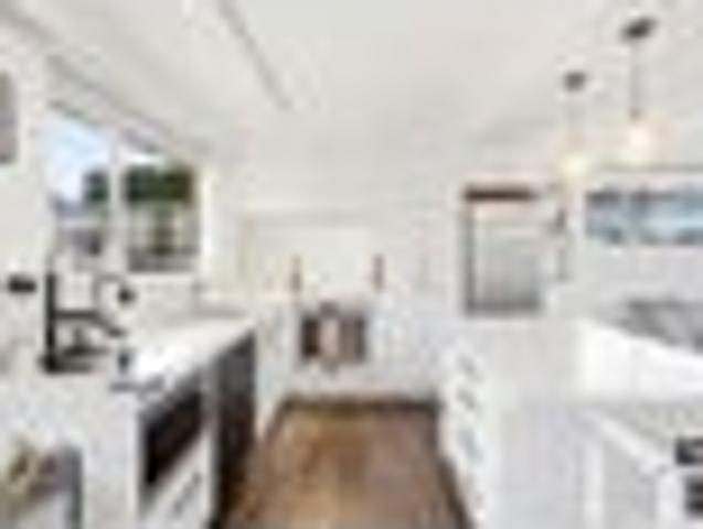 Sun Soaked, Spacious & Family Friendly!