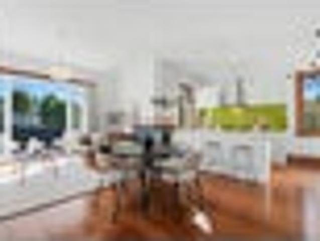 Sun, space and family living