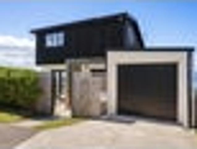 Sun, Space & Spectacular Harbour Views