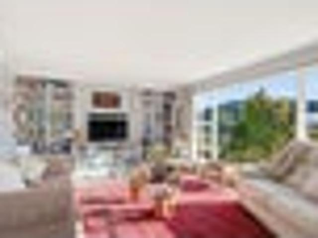 SUN, SPACE & VIEWS! | BEO $995,000
