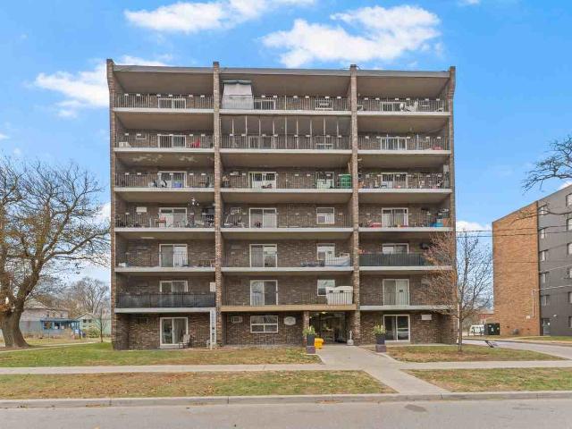 Sun Ray Manor Apartments 1 Bedroom Apartment for Rent at 3590 Peter St, Windsor, ON N9C 1J5 Sandwich