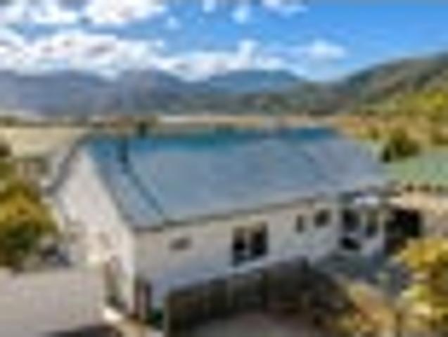Sun, Water View & Modern Living in Havelock