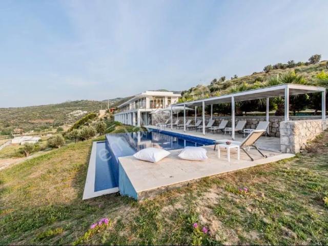 Suna Tabakçı'dan İzmir Karaburun Deniz Manzaralı Satılık Villa