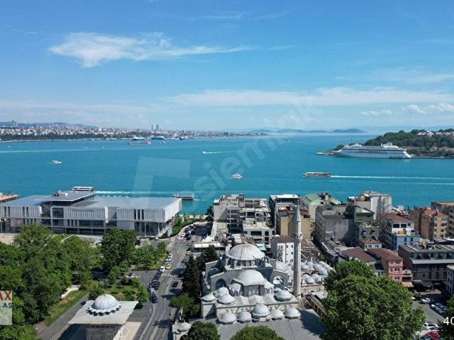 SUNA TABAKÇI'dan TOPHANE TEK PARSELDE SATILIK 2 TİCARİ BİNA