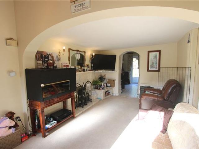185,000 | Sunbeam Villa, Castleblayney Road, Ballybay, Monaghan DNG John O'Brien 4985 MyHome. Ie Residential