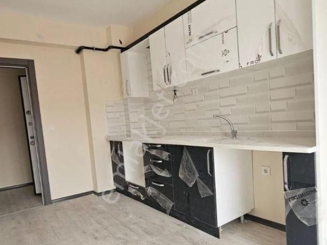 Sünbül Emlak'tan Uygun Fiyata Asansörlü Zeminden Isıtma ara Kat Satılık 2+1