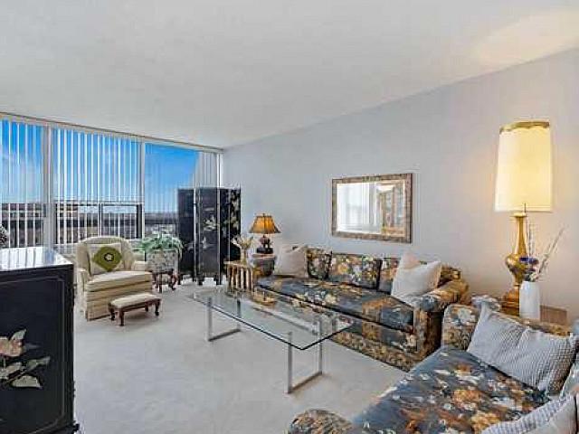 Sunfilled 2 Bed, 2 Bath, 2 storey Penthouse Condo