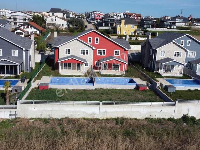 Sunflower Tarzında Deniz Ve Doğa Manzaralı Havuzlu 6+1 Villa
