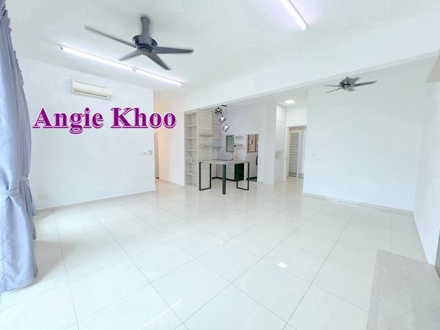 Sungai Ara Renovated unit 1050sf One Imperial 2 Car Park side by side
