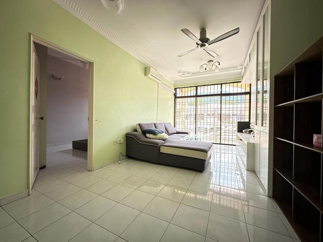 Sungai Ara Town House