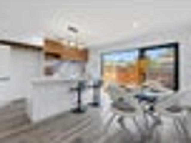 Sunlit & Spacious in Modern Perfection!