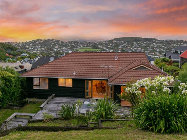 Sunlit spacious renovated retreat