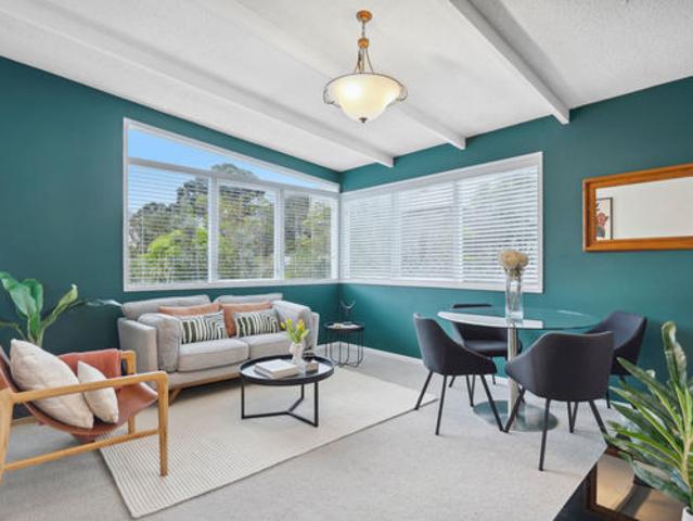 Sunlit Top Floor Retreat