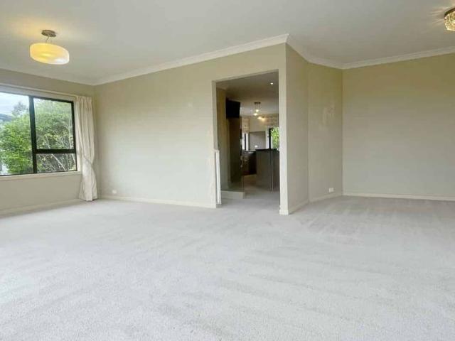 Sunny 4 Bedroom 2.5 Bathroom near Dominion Road