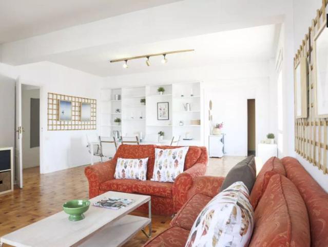 Sunny 4 bedroom apartment for rent in Salamanca