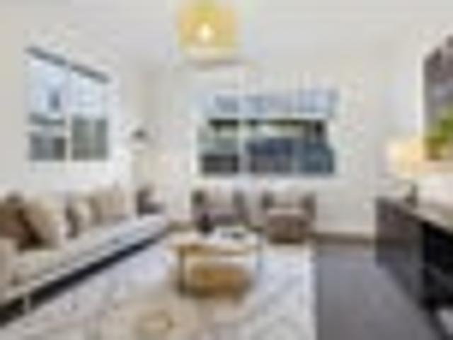 SUNNY 4 5 BED NEWTOWN GEM