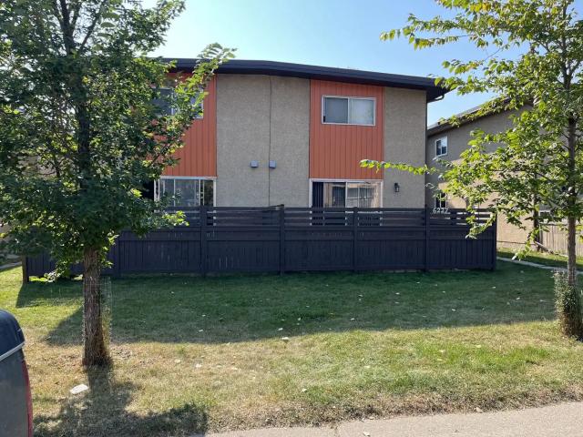 sunny 1 bdrm with private yard and insuite laundry