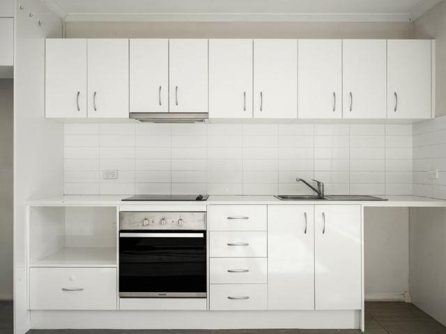 Sunny 1 Bedroom Townhouse with Courtyard