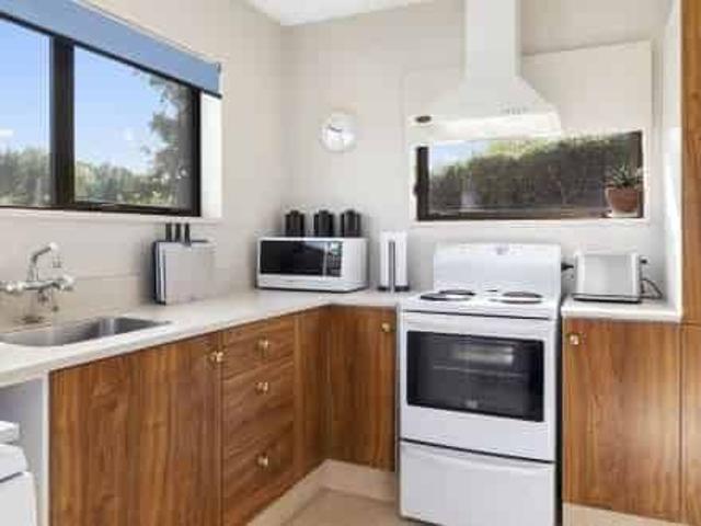 Sunny 2 Bedroom House in Concord