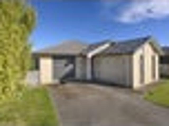 Sunny 2 Bedroom home with views over the reserve