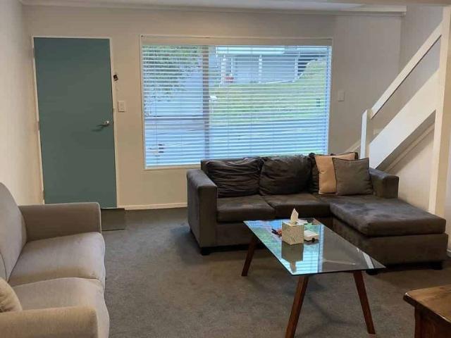 Sunny 2 Bedroom Home + Office in Harbour View