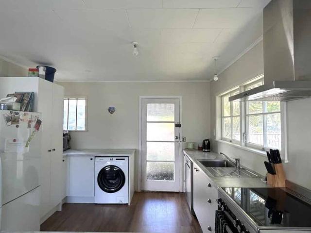 Sunny 2 Bedroom Home on Kawai Street