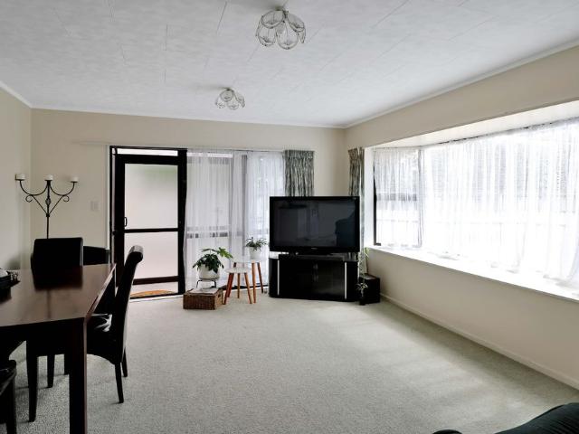 Sunny 2 Bedroom in Naenae