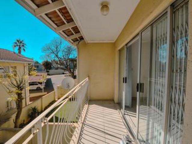 sunny 2 bedroom sandton flat with balcony