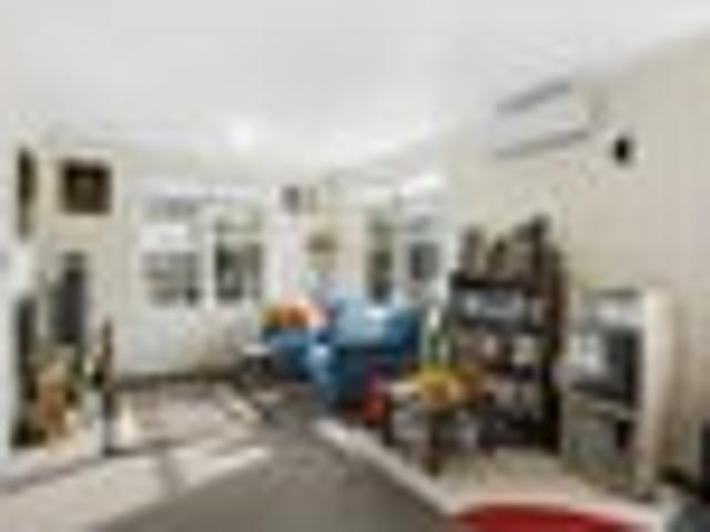 Sunny 2 Bedroom Unit with Outdoor Living