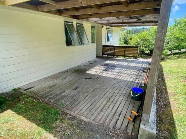 Sunny 3 Bedroom Home with Harbour View